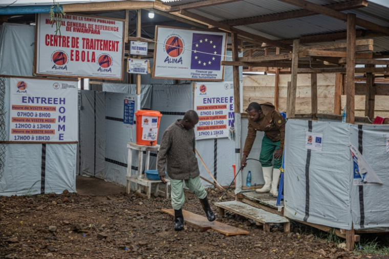 Photo d'archive de l'entrée d'un Centre de traitement Ebola, à Bunian, en Ituri, dans le nord-est de la République démocratique du Congo (RDC), le 13 juillet 2026 ( AFP / BENEDICTION MURHABAZI )