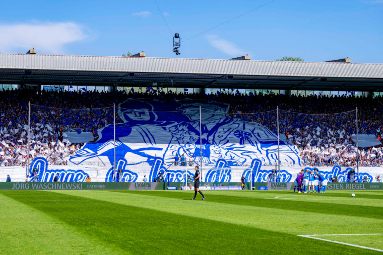 Les supporters de Bochum déchaînés avant le match contre Heidenheim