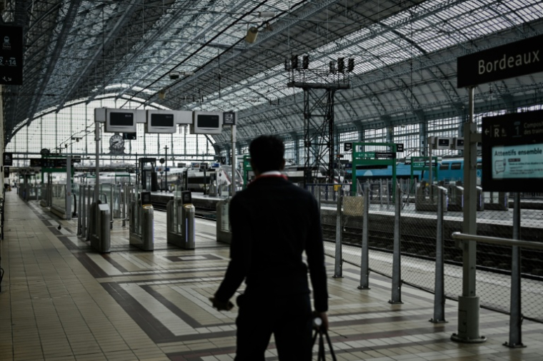 Les quais déserts de la gare Saint-Jean à Bordeaux lors d'une grève nationale des cheminots de la SNCF, le 10 juin 2026 en Gironde ( AFP / Philippe LOPEZ )