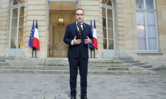 Le Premier ministre Sébastien Lecornu prend la parole dans la cour de l'Hôtel Matignon, à Paris, le 3 octobre 2025 ( POOL / ALAIN JOCARD )