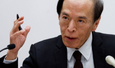 Le gouverneur de la Banque du Japon (BoJ), Kazuo Ueda, participe à une conférence de presse à Tokyo
