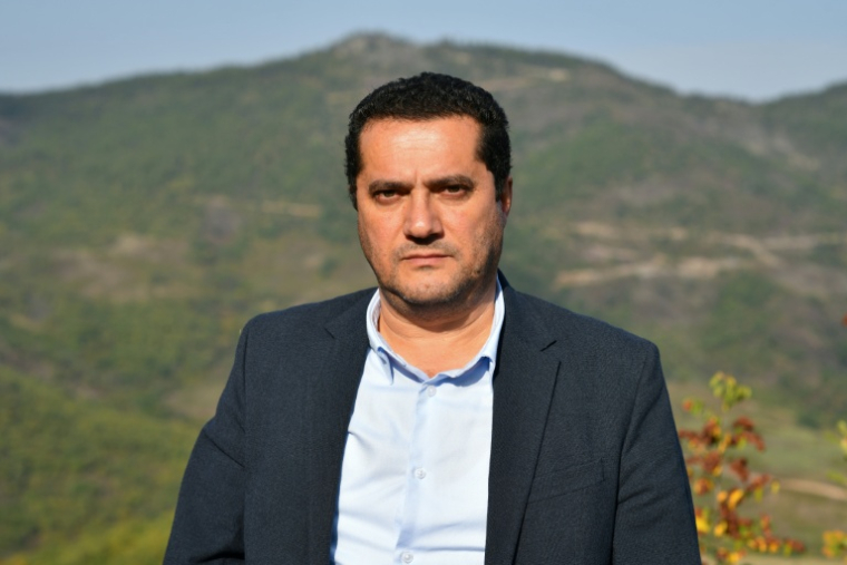 Marat Harutyunyan, adjoint au maire de la commune de Kapan, près du village de Srashen, dans la réserve naturelle de Shikahogh, le 22 octobre 2026 en Arménie ( AFP / STRINGER )