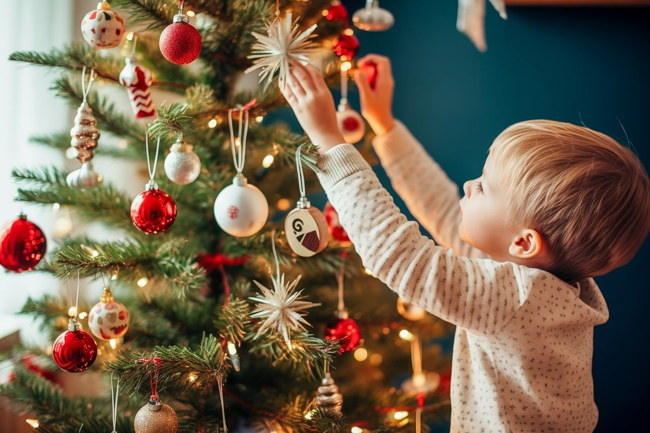 Etes-vous plutôt adepte du sapin naturel ou du sapin artificiel ? (Crédits photo : Adobe Stock -  )