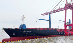Le Dubaï Tower, qui s'apprête à prendre la route maritime de l'Arctique, le 15 août 2026, à Ningbo, en Chine. ( CN-STR / - )