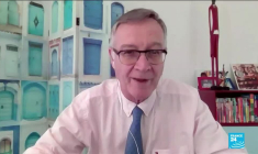 Covid-19 : les enseignants vaccinés à partir de mi-avril, annonce Emmanuel Macron