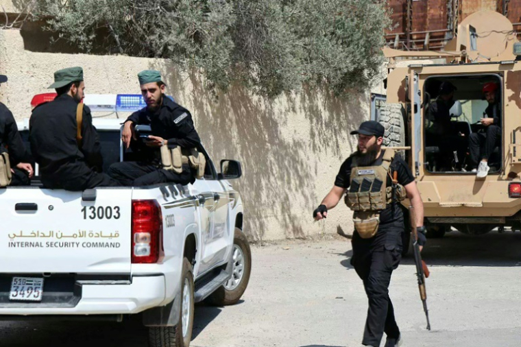 Photo diffusée par l'agence de presse officielle syrienne Sana, le 23 juin 2025, d'une opération de sécurité à Damas au lendemain d'un attentat-suicide contre une église orthodoxe ( SANA / - )