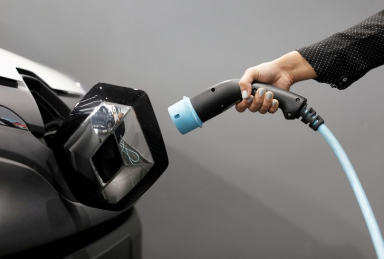 LA FILIÈRE AUTOMOBILE ESPÈRE UN "PLAN MARSHALL" À 17,5 MILLIARDS D'EUROS, RAPPORTE LE FIGARO