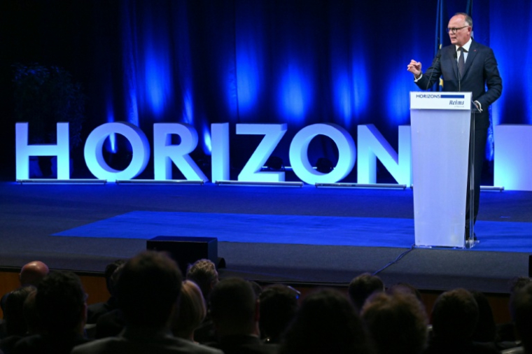 Le président du parti Horizons et candidat à la présidentielle, Edouard Philippe, s'adresse aux cadres de son parti, le 10 mai 2026 à Reims   ( AFP / Martin BUREAU )