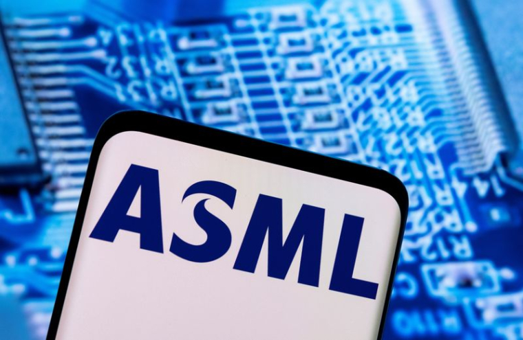 ASML: HAUSSE DU BÉNÉFICE AU 2E TRIMESTRE GRÂCE À UN NOMBRE RECORD DE COMMANDES