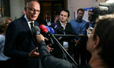 Édouard Philippe, maire du Havre et candidat du parti de droite Horizons à l'élection présidentielle, s'adresse à la presse à l'issue de la première réunion de son comité de campagne, à Paris, le 8 septembre 2026 ( AFP / Thomas SAMSON )