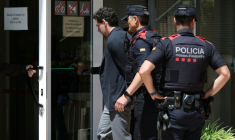 Jonathan Andic sous escorte policière à Martorell près de Barcelone en Espagne le 19 mai 2026 ( AFP / Lluis GENE )