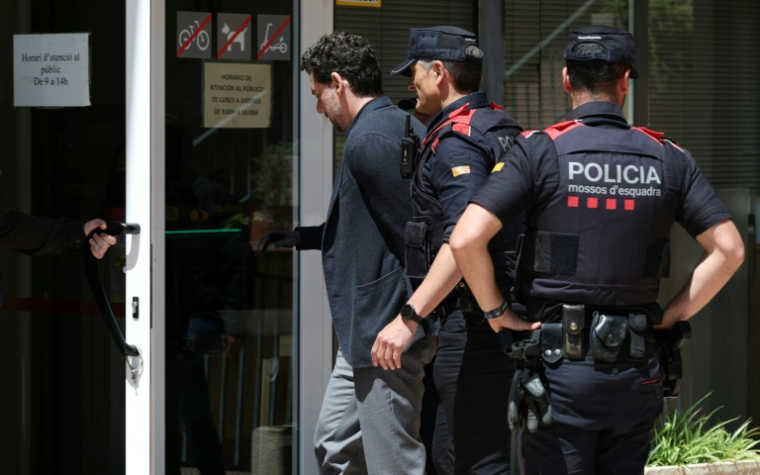 Jonathan Andic sous escorte policière à Martorell près de Barcelone en Espagne le 19 mai 2026 ( AFP / Lluis GENE )