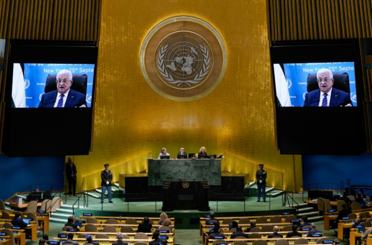 Le président palestinien Mahmoud Abbas s'exprime par vidéo lors d'un débat général au siège des Nations unies, à New York, le 25 septembre 2025 ( AFP / TIMOTHY A. CLARY )
