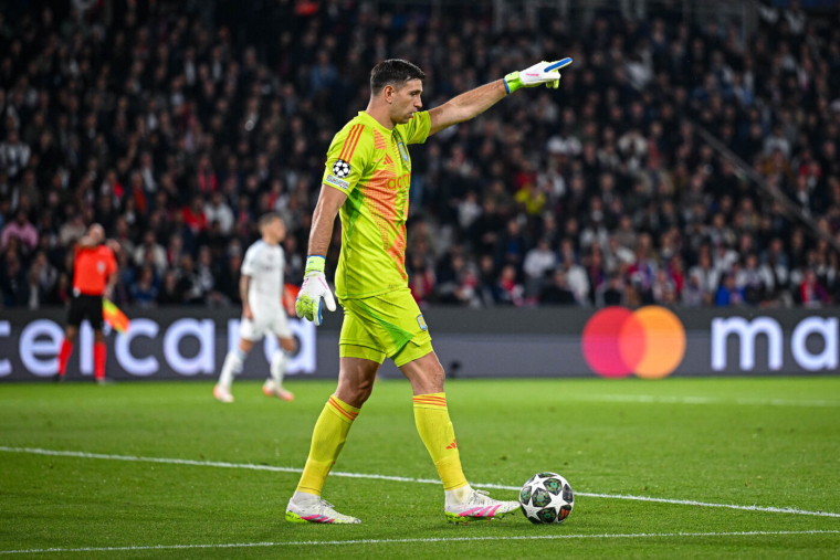 Quand Emiliano Martínez félicite Désiré Doué pour sa finition après son but contre Aston Villa