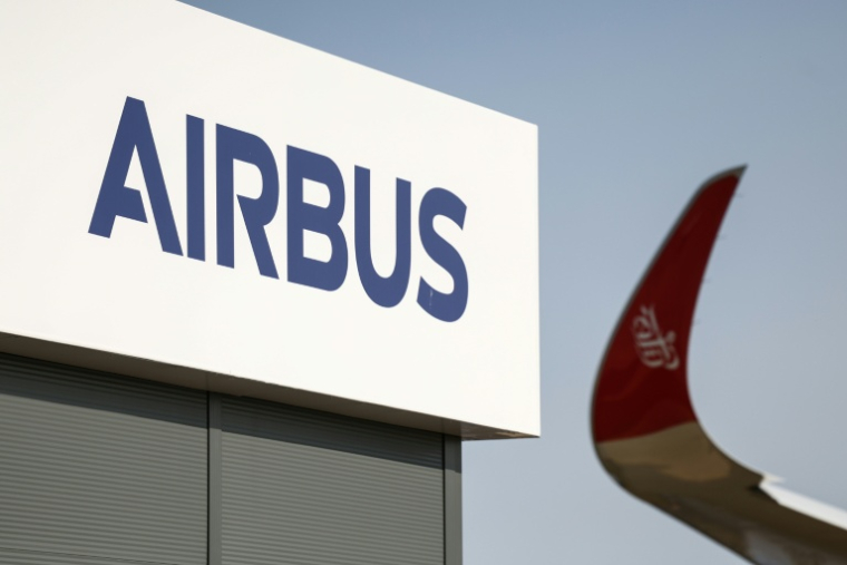 Logo d'Airbus au salon aéronautique de Farnborough, près de Londres, le 21 juillet 2026 ( AFP / Toby Shepheard )