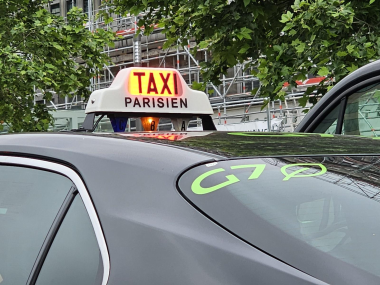 D’après une enquête de décembre 2023, un tiers des taxis parisiens refusaient le paiement par carte bleue. (Illustration). (Newsgene)