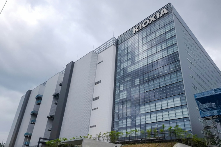 L'usine du fabricant de puces Kioxia, destinée aux centres de données pour l'intelligence artificielle, à Kitakami, dans la préfecture d'Iwate, le 3 juillet 2026 au Japon ( AFP / Katie Forster )
