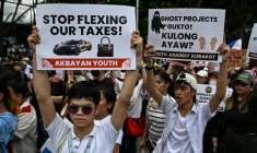 Des manifestants contre un scandale de corruption autour d'infrastructures "fantômes" aux Philipppines, à Manille le 21 septembre 2025 ( AFP / Jam STA ROSA )