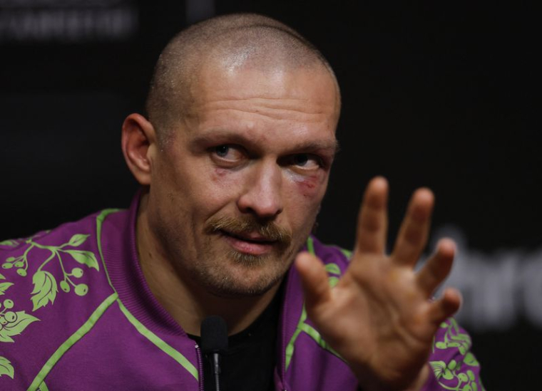 Tyson Fury lors d'une conférence de presse à la Kingdom Arena de Riyad