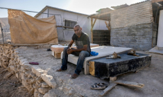 Le Bédouin palestinien Ahmed Kaabneh dans son village de Kaabna, près de Jéricho, en Cisjordanie occupée, le 6 novembre 2025 ( AFP / Menahem Kahana )