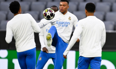 Les fans du Bayern Munich agitent la nuit des joueurs du Real Madrid