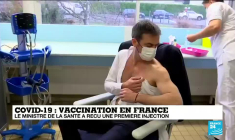 Vaccination en France : le ministre de la Santé a reçu une première injection du vaccin anti-Covid