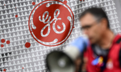Des employés de GE Vernova manifestent à Nantes, le 17 octobre 2024. (illustration) ( AFP / SEBASTIEN SALOM-GOMIS )