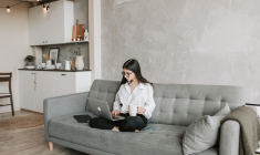 Les étudiants qui veulent retrouver leur logement à la rentrée sans se ruiner peuvent opter pour la sous-location ou l'échange. (illustration) (Vlada Karpovich / Pexels)