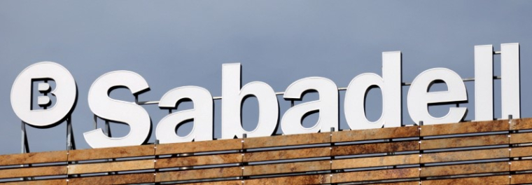 SABADELL DISCUTE DE LA VENTE D'UN PORTEFEUILLE DE 7,5 MILLIARDS D'EUROS