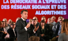 Emmanuel Macron, à Mirecourt, le 28 novembre 2025 ( POOL / SEBASTIEN BOZON )