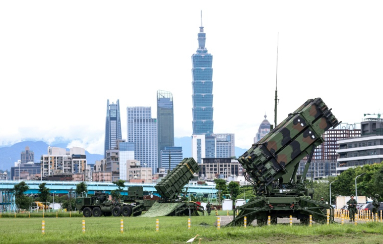 Des systèmes de missiles Patriot de l'armée de l'air déployés dans un parc à Taipei, dans le cadre d'un exercice militaire annuel à Taïwan, le 11 juillet 2025 ( AFP / I-Hwa Cheng )
