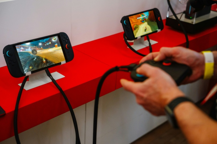Le jeu Mariokart World de la nouvelle console de jeux vidéo Nintendo Switch 2 lors de sa présentation à Paris, le 2 avril 2025 ( AFP / Dimitar DILKOFF )
