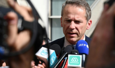 L'actuel procureur de Grenoble, Etienne Manteaux, devant la presse le 12 avril 2022 à Besançon ( AFP / SEBASTIEN BOZON )