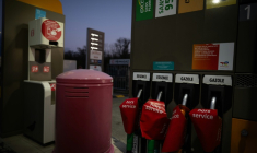 Une station-service en rupture de carburants à Lutterbach, le 1er avril 2026 dans le Haut-Rhin ( AFP / SEBASTIEN BOZON )