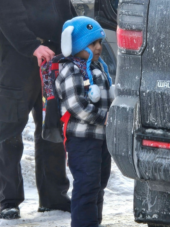 Photo de l'arrestation par la police américaine de l'immigration de Liam Ramos, 5 ans, le 20 janvier 2026 à Minneapolis, dans le Minnesota, fournie par le district scolaire de Columbia Heights ( Columbia Heights Public Schools / Handout )