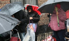 File d'attente pour recevoir de l'aide alimentaire, à New York, le 30 octobre 2025 ( GETTY IMAGES NORTH AMERICA / Michael M. Santiago )