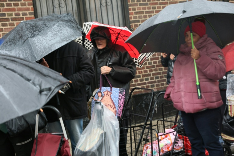 File d'attente pour recevoir de l'aide alimentaire, à New York, le 30 octobre 2025 ( GETTY IMAGES NORTH AMERICA / Michael M. Santiago )