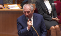 Bayrou remercie le Parlement et ses ministres pour neuf "mois de profond bonheur"