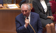 Bayrou remercie le Parlement et ses ministres pour neuf "mois de profond bonheur"
