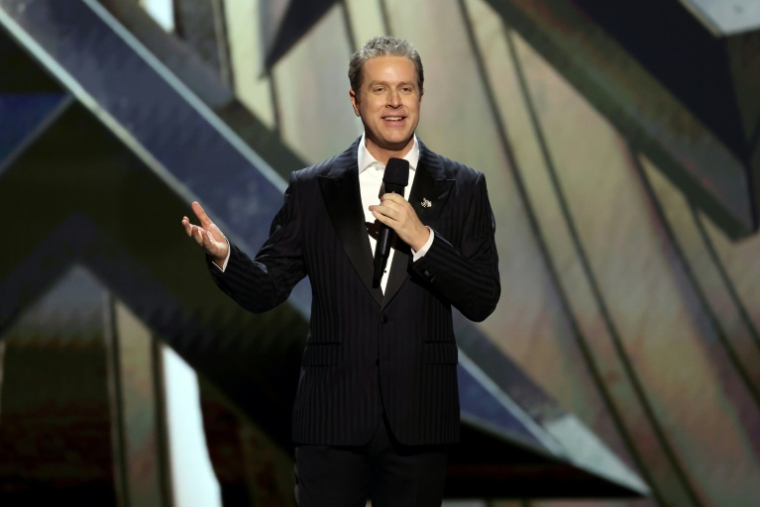 Le créateur des Game Awards, Geoff Keighley, prend la parole lors de la cérémonie organisée au Peacock Theater à Los Angeles, le 11 décembre 2025 ( AFP / Michael Tran )