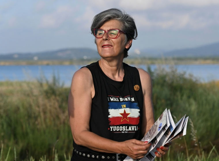 La militante écologiste Zenepa Lika lors d'un entretien avec l'AFP près des marais salants abandonnés d'Ulcinj, le 2 juin 2026 au Monténégro ( AFP / SAVO PRELEVIC )