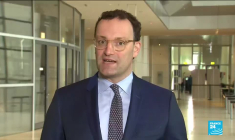 Covid-19 en Europe : le vaccin d'AstraZeneca en question pour les plus âgés