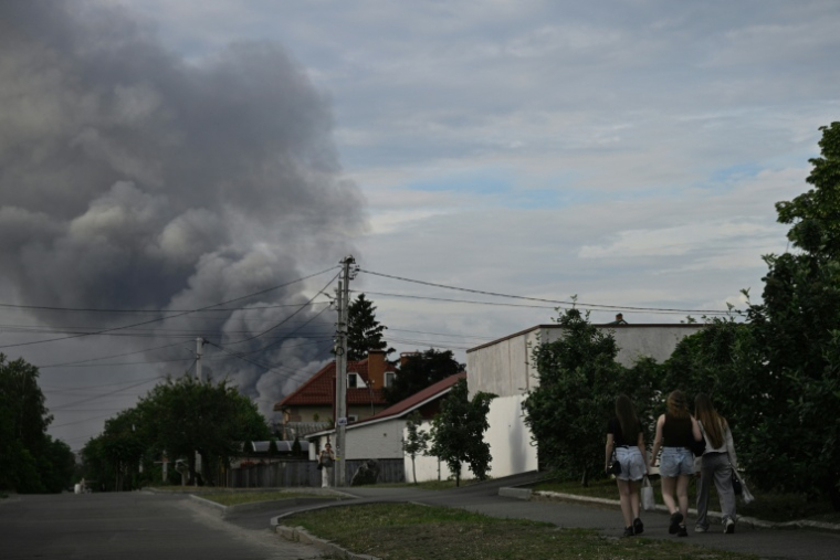 Frappes russes contre la ville ukrainenne de Dnipro, le 3 juin 2026 ( AFP / Genya SAVILOV )