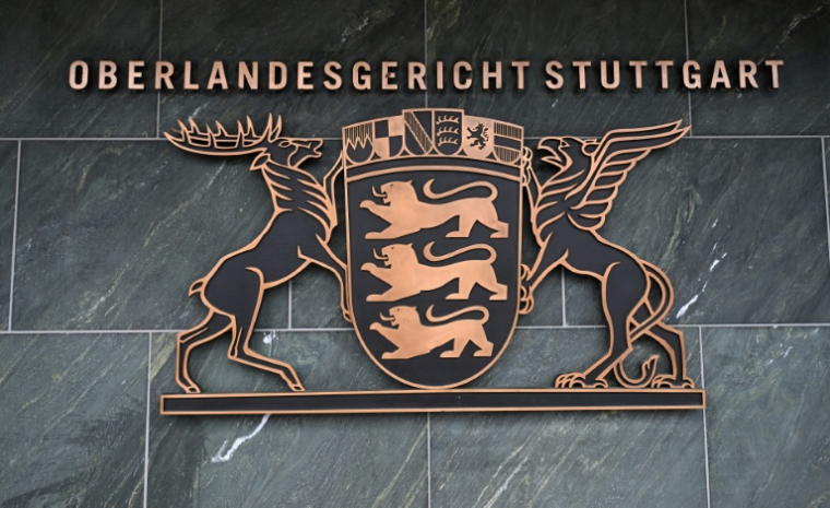 Devant le tribunal régional de Stuttgart, le 17 mars 2026 ( AFP / THOMAS KIENZLE )