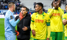Anthony LOPES and Luis CASTRO head coach of Nantes celebrates the victory after the Ligue 1 McDonald's match between Paris and Nantes at Stade Jean Bouin on October 24, 2025 in Paris, France. (Photo by Baptiste Fernandez/Icon Sport)   - Photo by Icon Sport