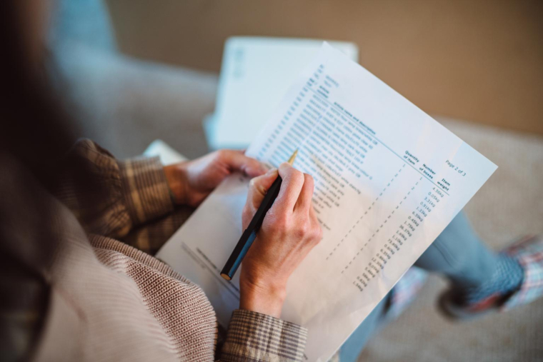 Opter pour l’inventaire peut réduire significativement la note fiscale. Plus le montant de la succession est important ou le degré de parenté éloigné, plus l’économie est importante. ( crédit photo : Getty Images )