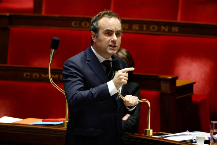 Le gouvernement français fait face à deux motions de censure au parlement