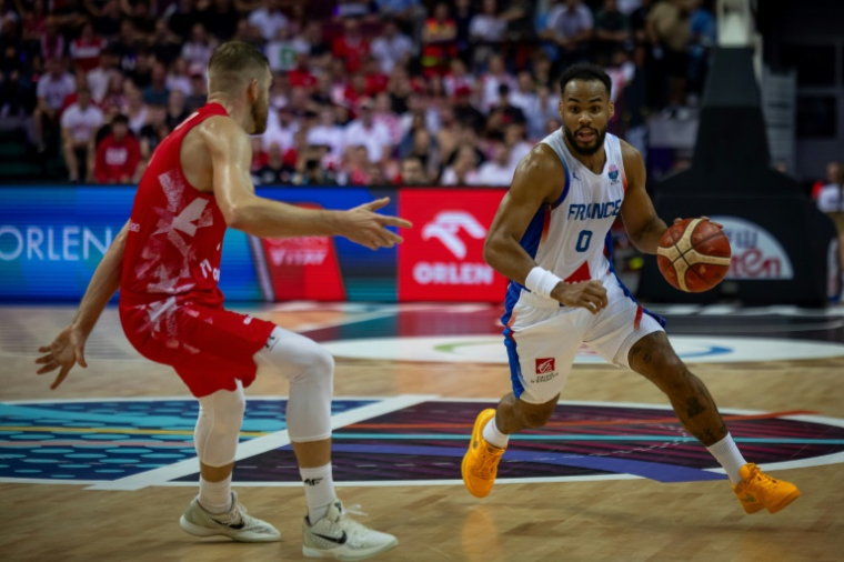 Le meneur-arrière Elie Okobo, un des principaux artisans du succès des Bleus contre la Pologne, le 2 septembre 2025 à Katowice ( AFP / Wojtek RADWANSKI )