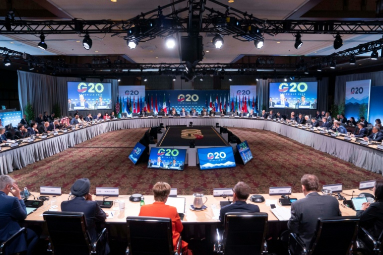 Le secrétaire américain au Trésor, Scott Bessent et le président de la Réserve fédérale américaine, Kevin Warsh, lors de la réunion des ministres des Finances et des gouverneurs de banques centrales du G20 à Asheville, en Caroline du Nord, le 31 août 2026 ( AFP / Allison Joyce )