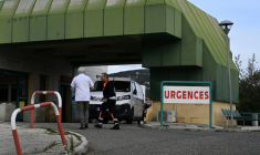 L'entrée des urgences de l'hôpital d'Hyères, le 5 janvier 2026 ( AFP / Miguel MEDINA )
